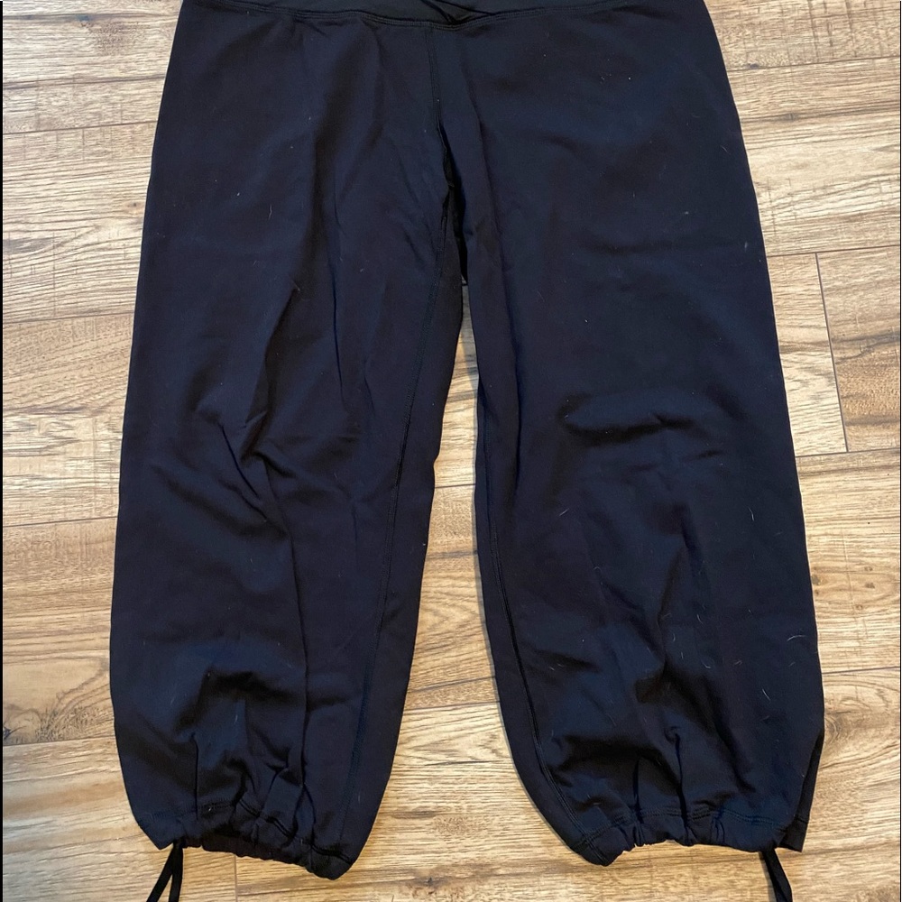 LULU LEMON black quarter length leggings
